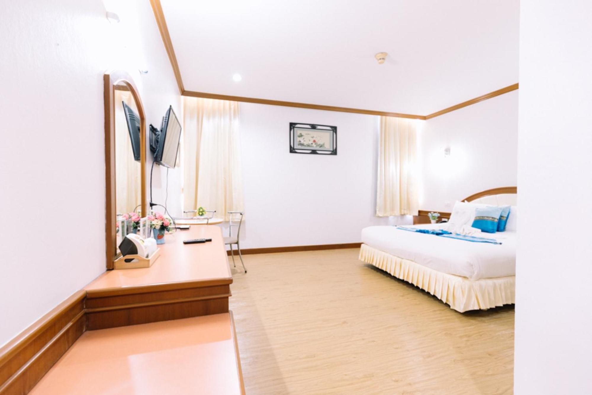 Chumphon Gardens Hotel Екстер'єр фото